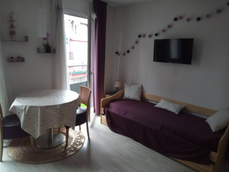 Agreable Familial A Lourdes, Proche Gare Apartment